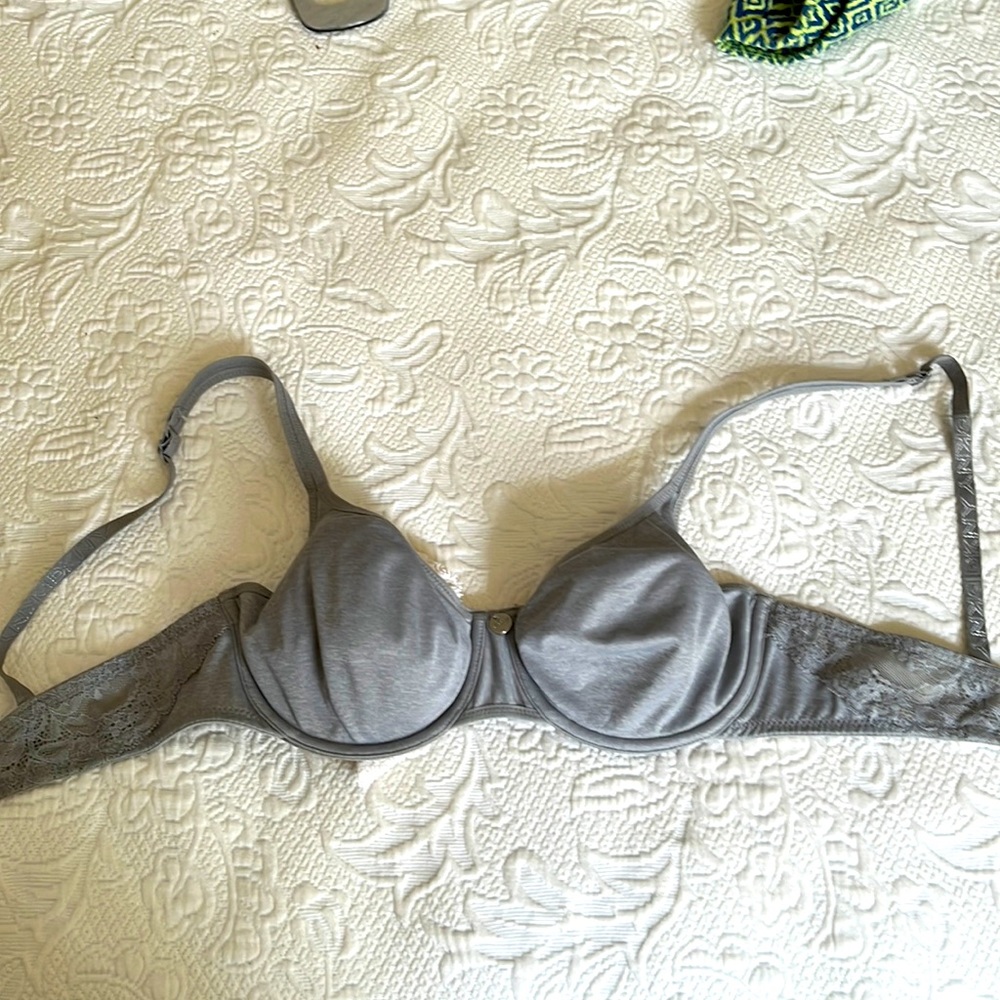 DKNY underwire bra 32C / never worn